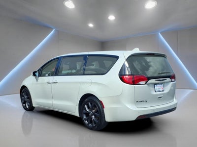 2020 Chrysler Pacifica Touring