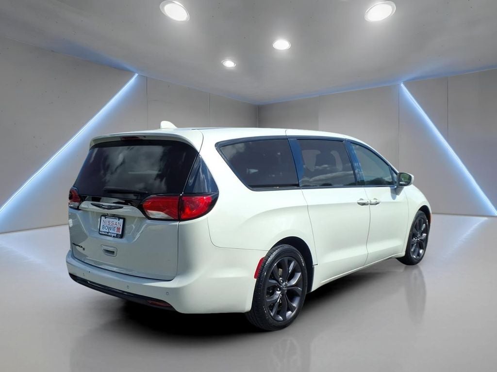 2020 Chrysler Pacifica Touring