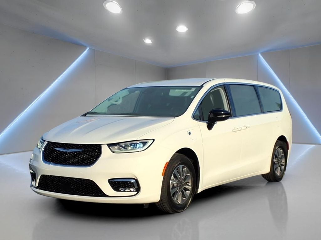 2024 Chrysler Pacifica Hybrid Select PHEV's photo