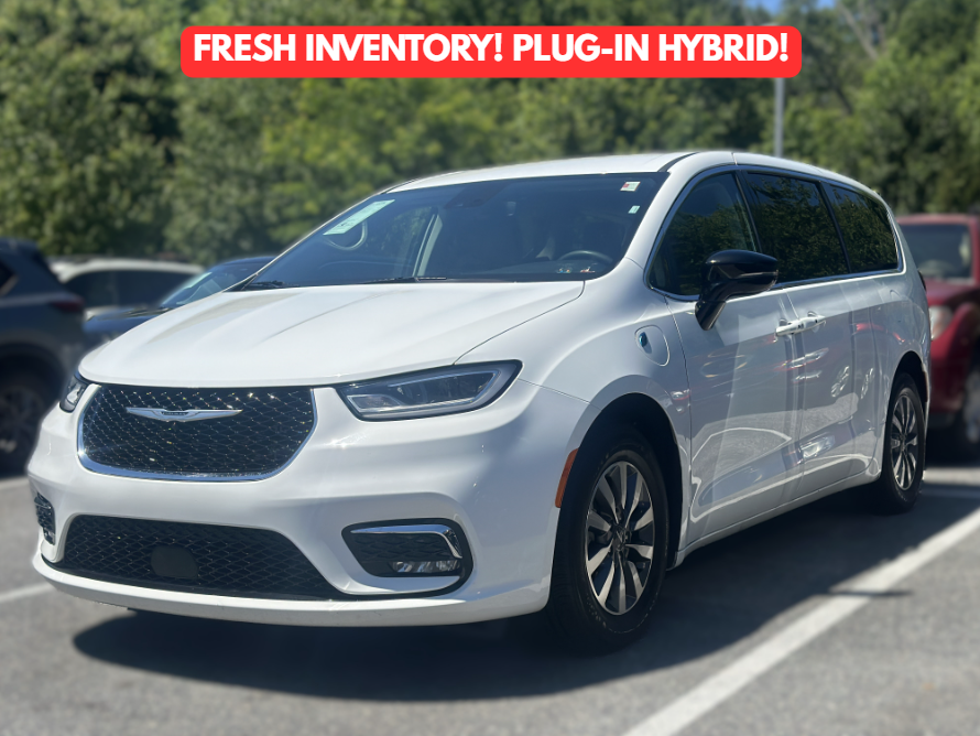 2024 Chrysler Pacifica Hybrid Select PHEV's photo