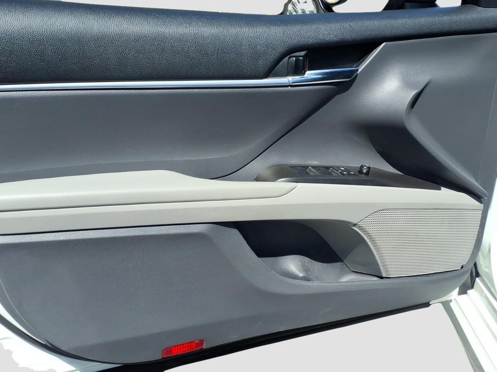 2022 Toyota Camry Hybrid SE