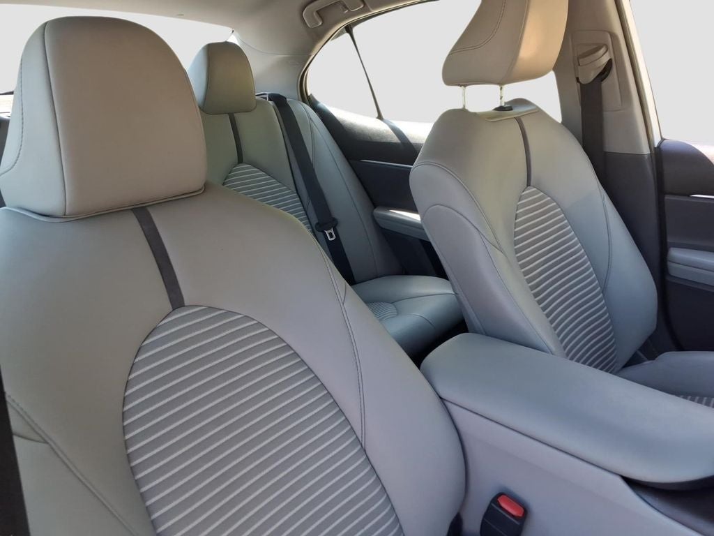 2022 Toyota Camry Hybrid SE