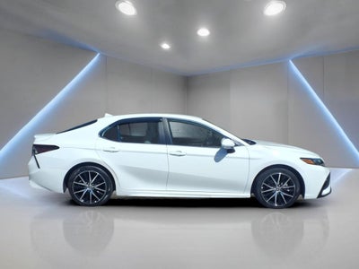 2022 Toyota Camry Hybrid SE