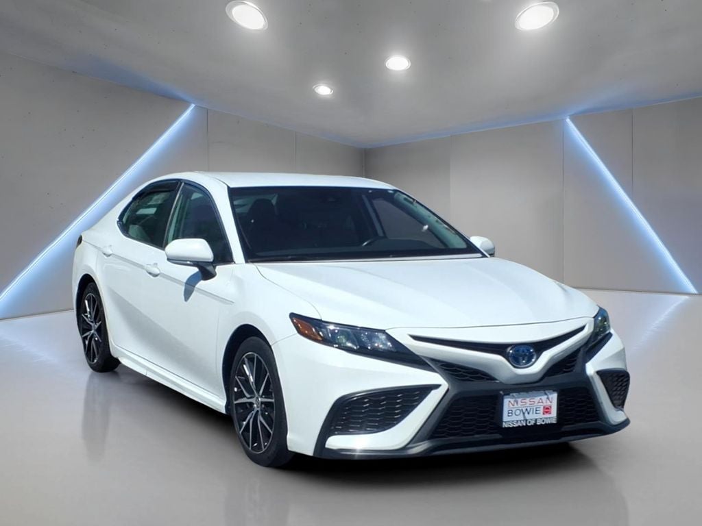 2022 Toyota Camry Hybrid SE