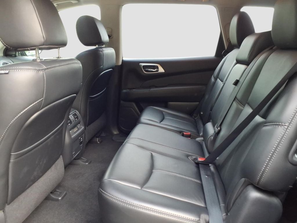 2017 Nissan Pathfinder SL