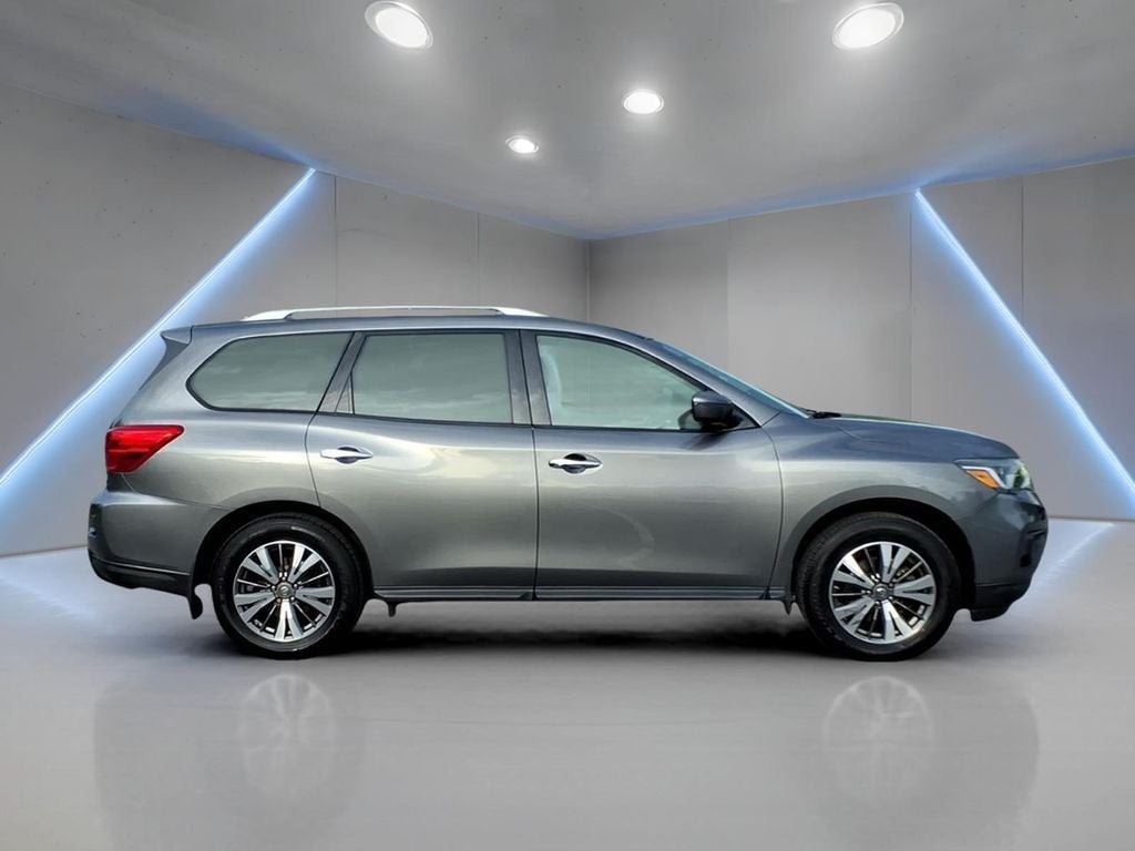 2017 Nissan Pathfinder SL