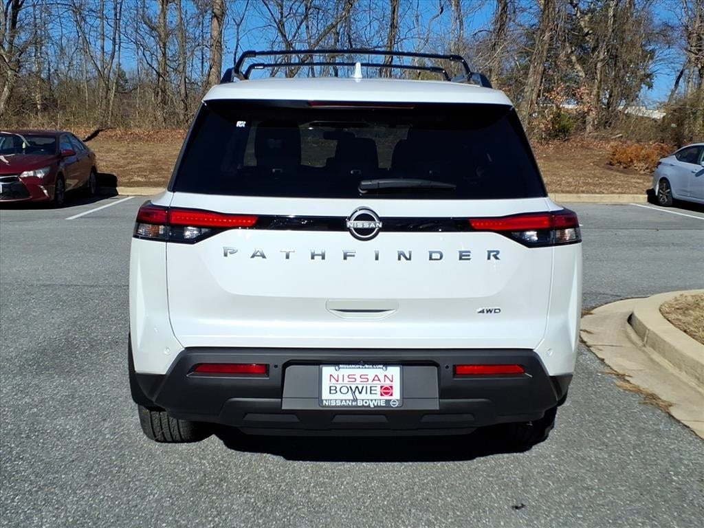 2025 Nissan Pathfinder SV