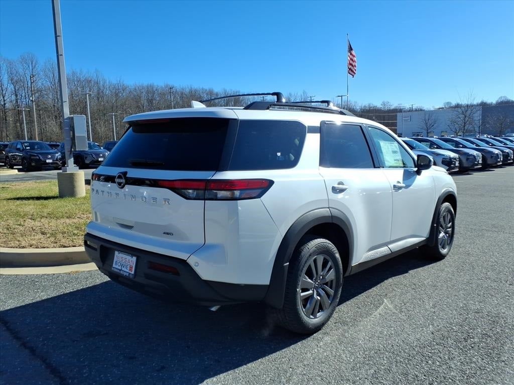2025 Nissan Pathfinder SV