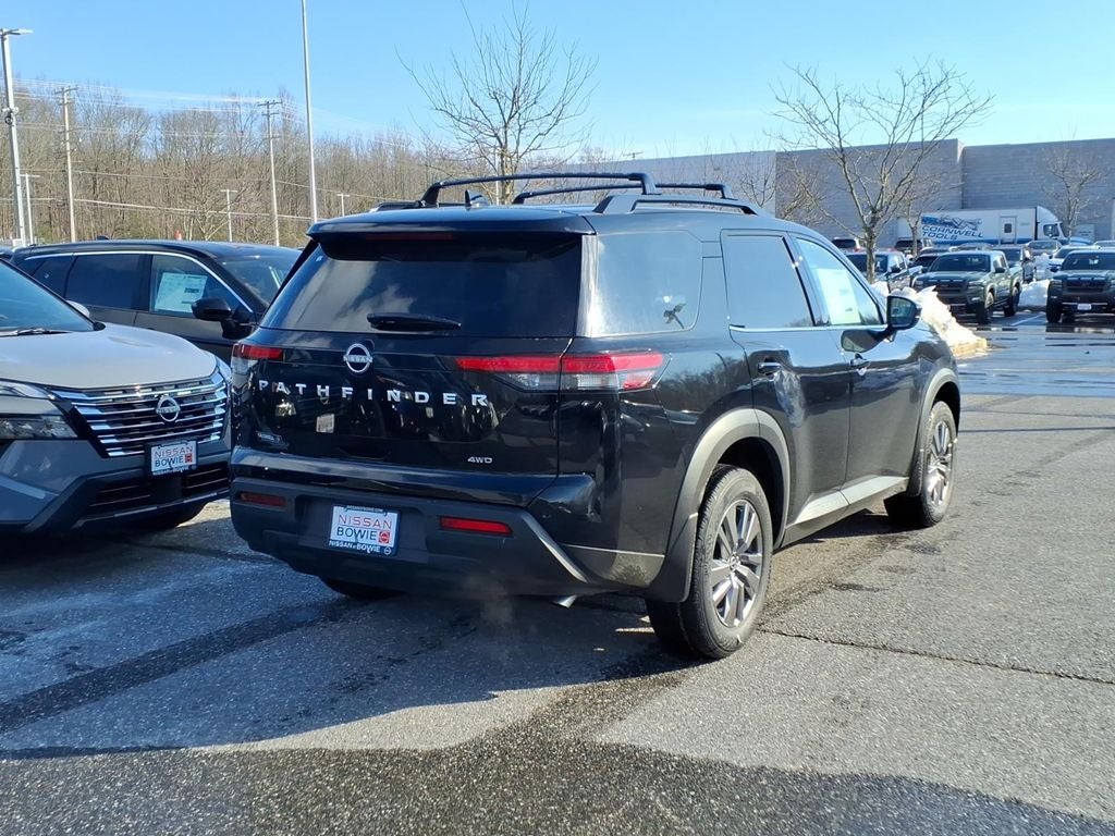 2025 Nissan Pathfinder SV