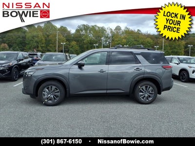 2025 Nissan Pathfinder SV