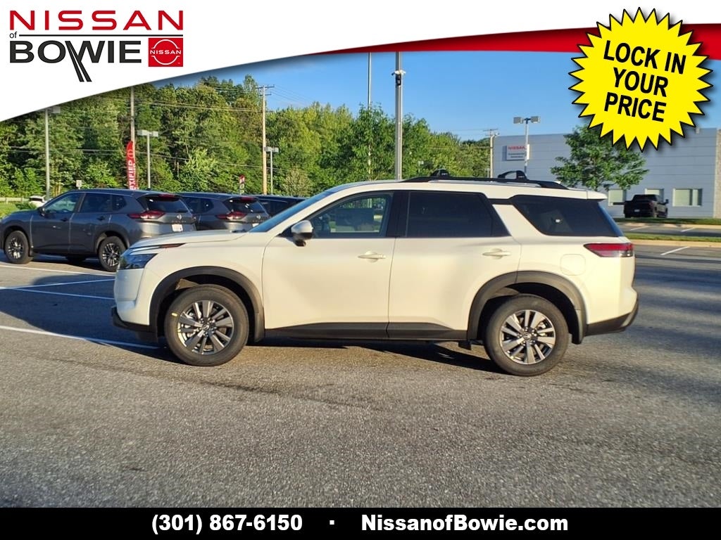 2025 Nissan Pathfinder SV