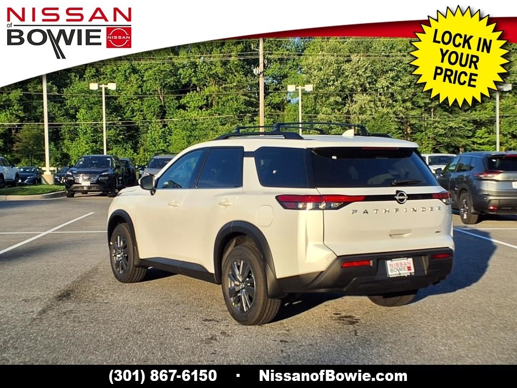 2025 Nissan Pathfinder SV