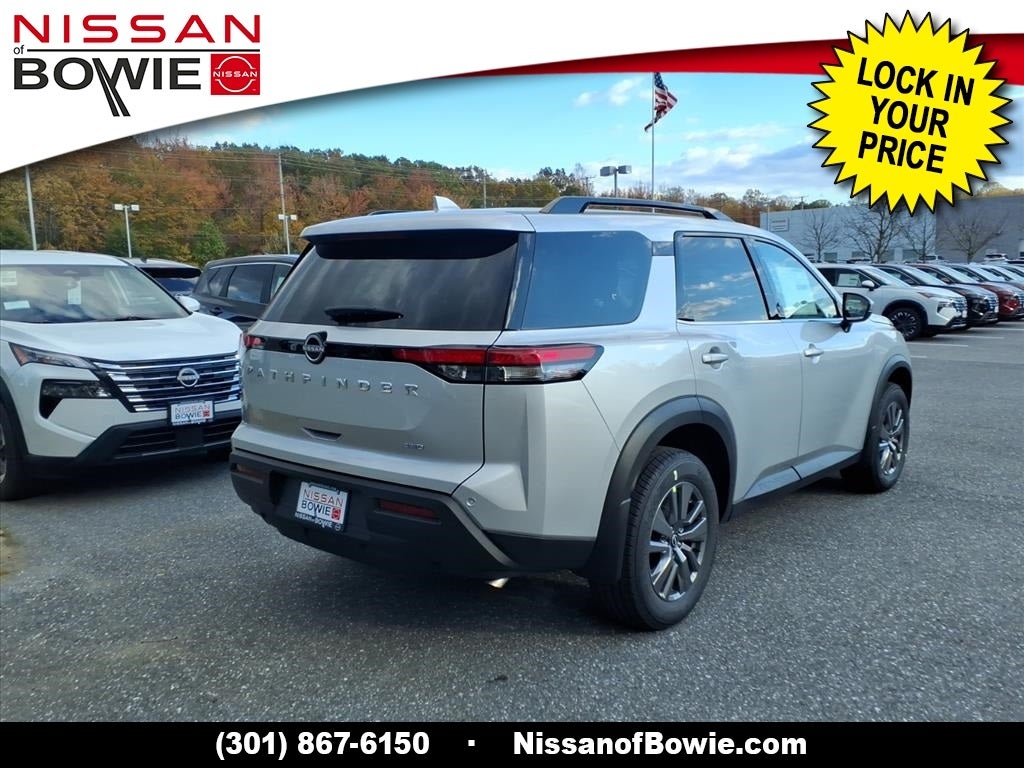 2025 Nissan Pathfinder SV