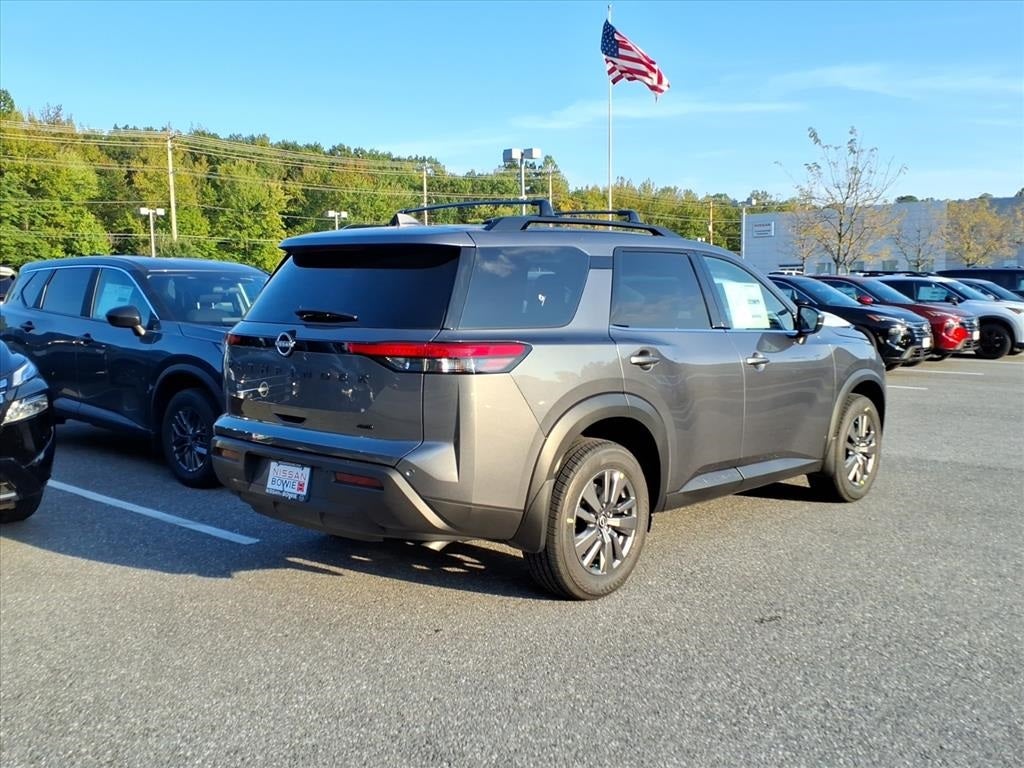 2025 Nissan Pathfinder SV