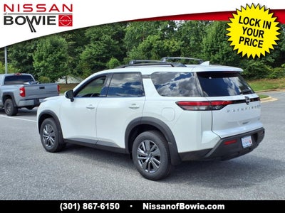 2025 Nissan Pathfinder SV