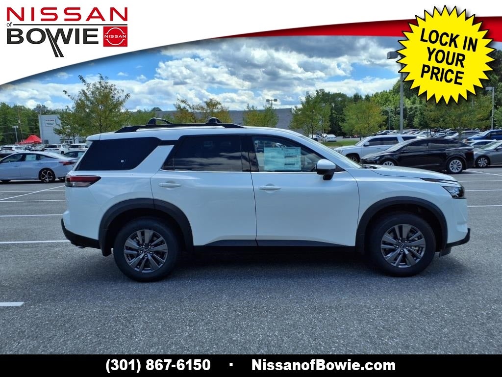 2025 Nissan Pathfinder SV