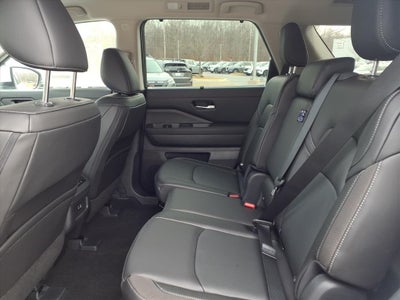 2025 Nissan Pathfinder SL