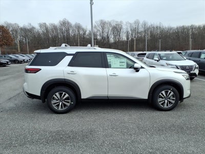2025 Nissan Pathfinder SL