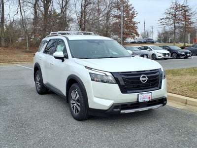 2025 Nissan Pathfinder SL