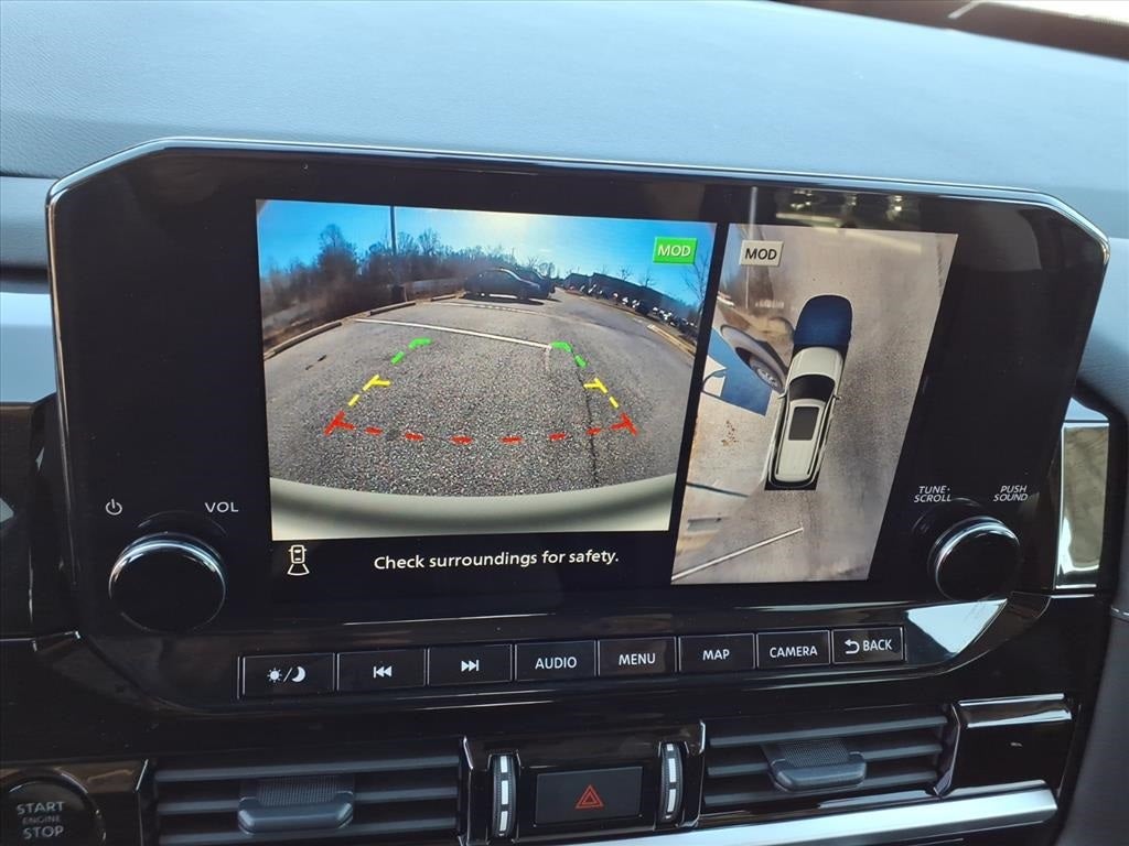 2025 Nissan Pathfinder SL