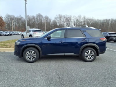 2025 Nissan Pathfinder SL