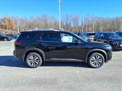 2025 Nissan Pathfinder SL