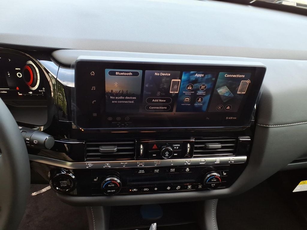 2026 Nissan Pathfinder SL