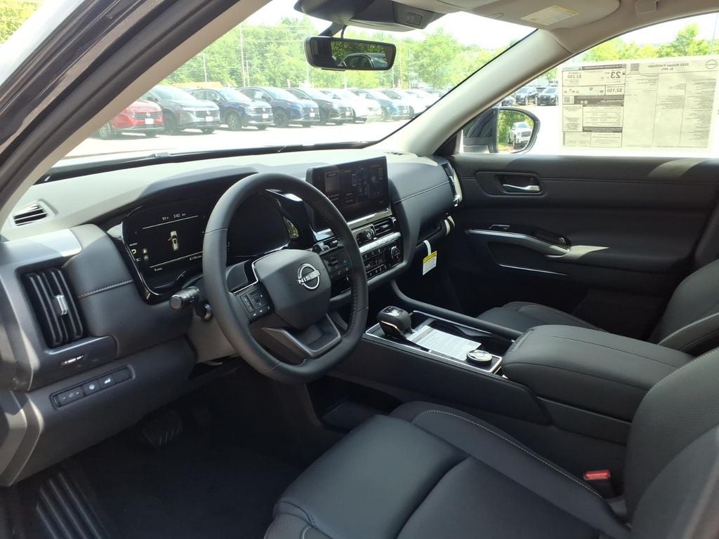 2026 Nissan Pathfinder SL