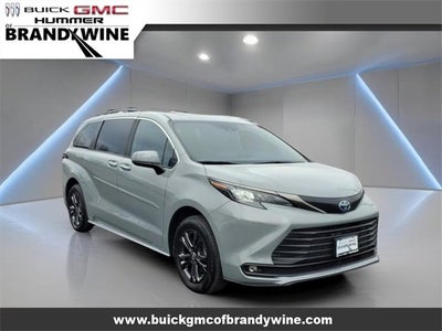 2024 Toyota Sienna LE