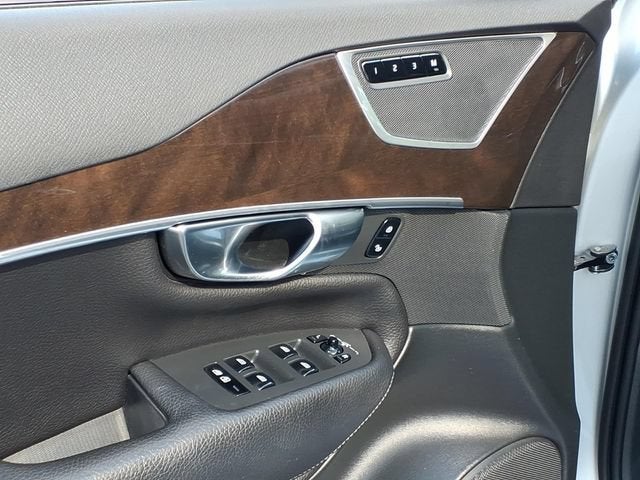 2019 Volvo XC90 T6 Momentum