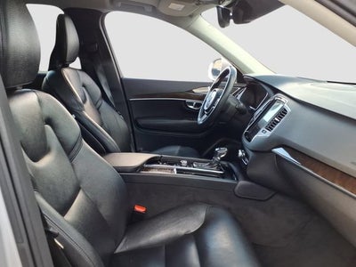 2019 Volvo XC90 T6 Momentum
