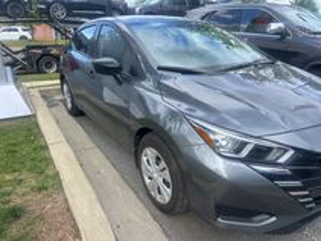 2024 Nissan Versa 1.6 S