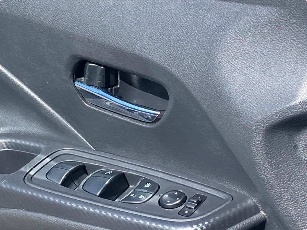 2024 Nissan Versa 1.6 SV w/Apple CarPlay