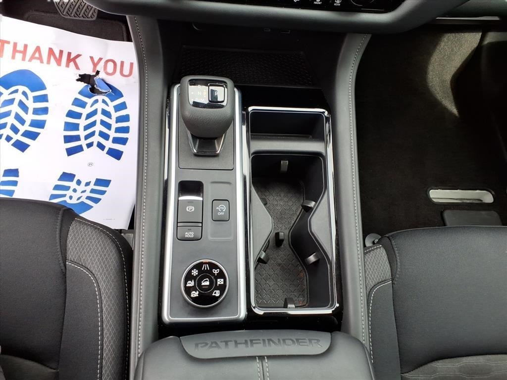 2024 Nissan Pathfinder SV