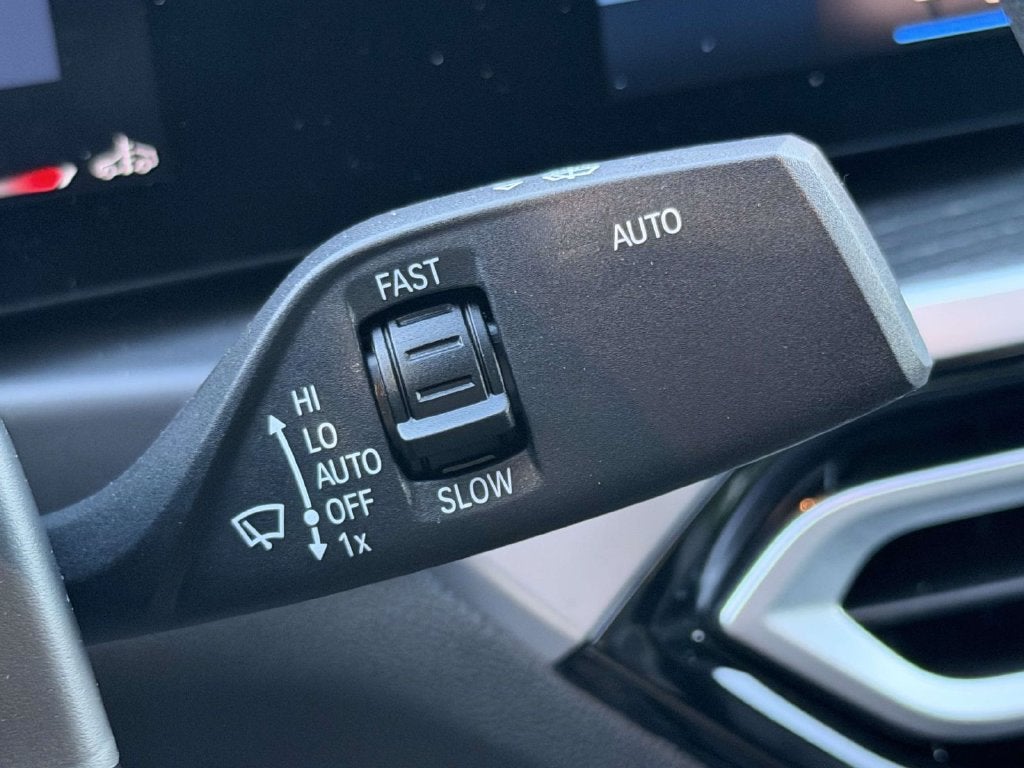 2024 BMW 3 Series 330i xDrive