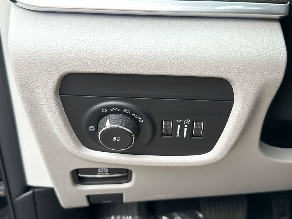 2023 Jeep Grand Cherokee Overland 4x2