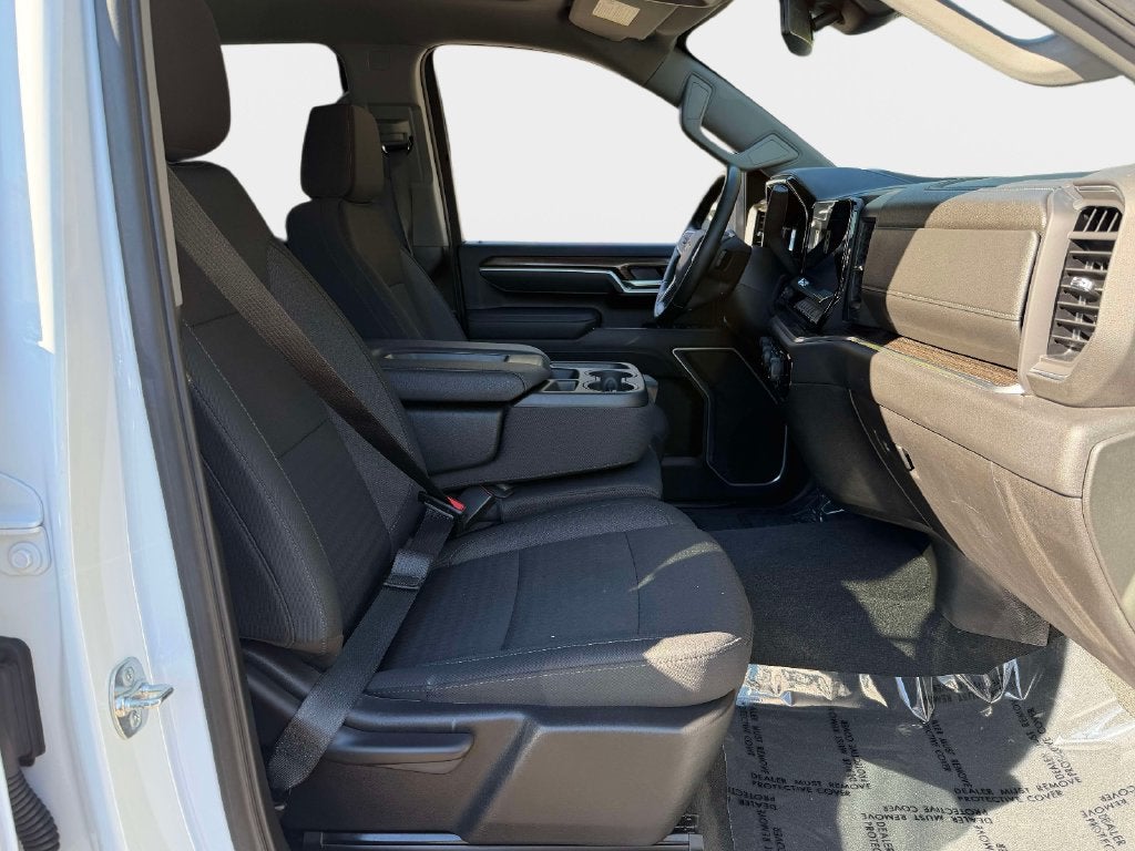 2025 Chevrolet Silverado 3500HD 4WD Crew Cab Long Bed LT