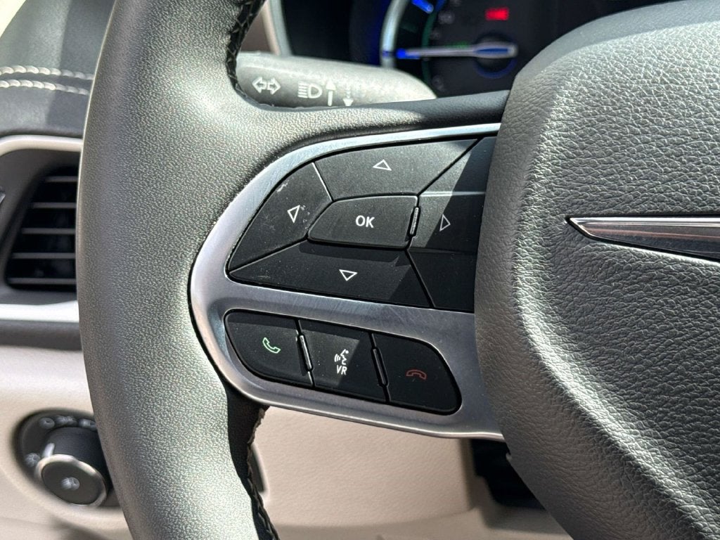 2024 Chrysler Pacifica Hybrid Select