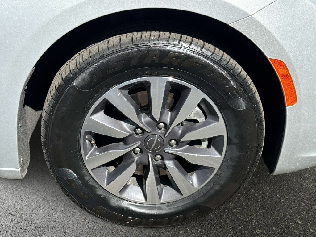 2024 Chrysler Pacifica Hybrid Select