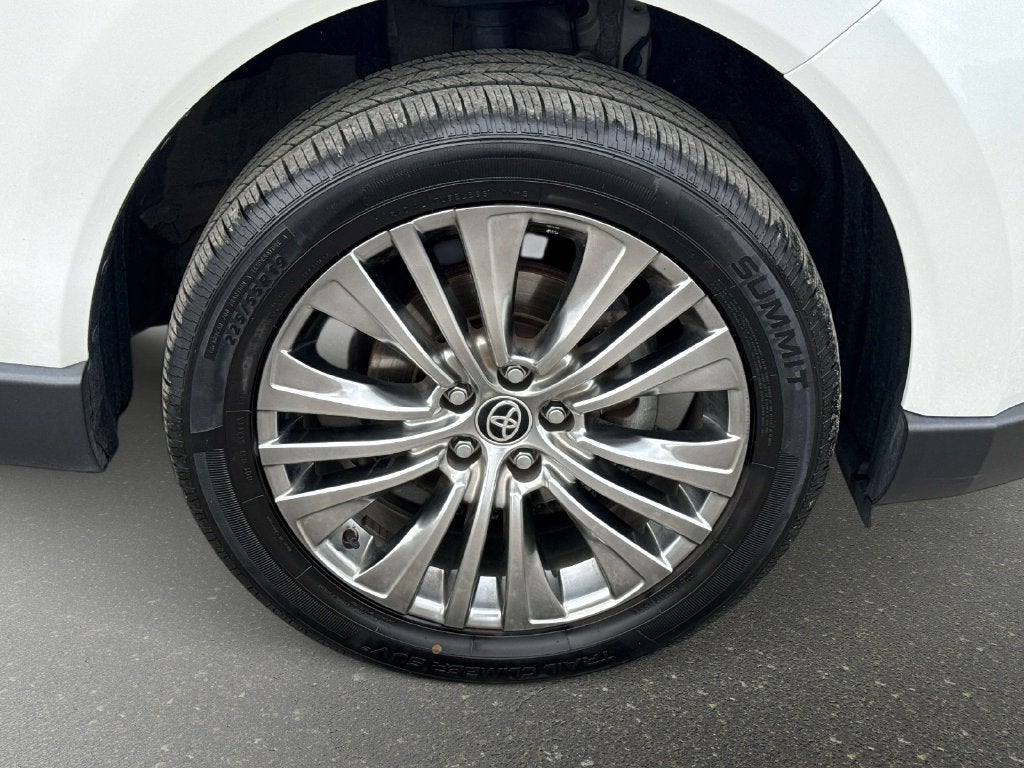 2023 Toyota Venza XLE