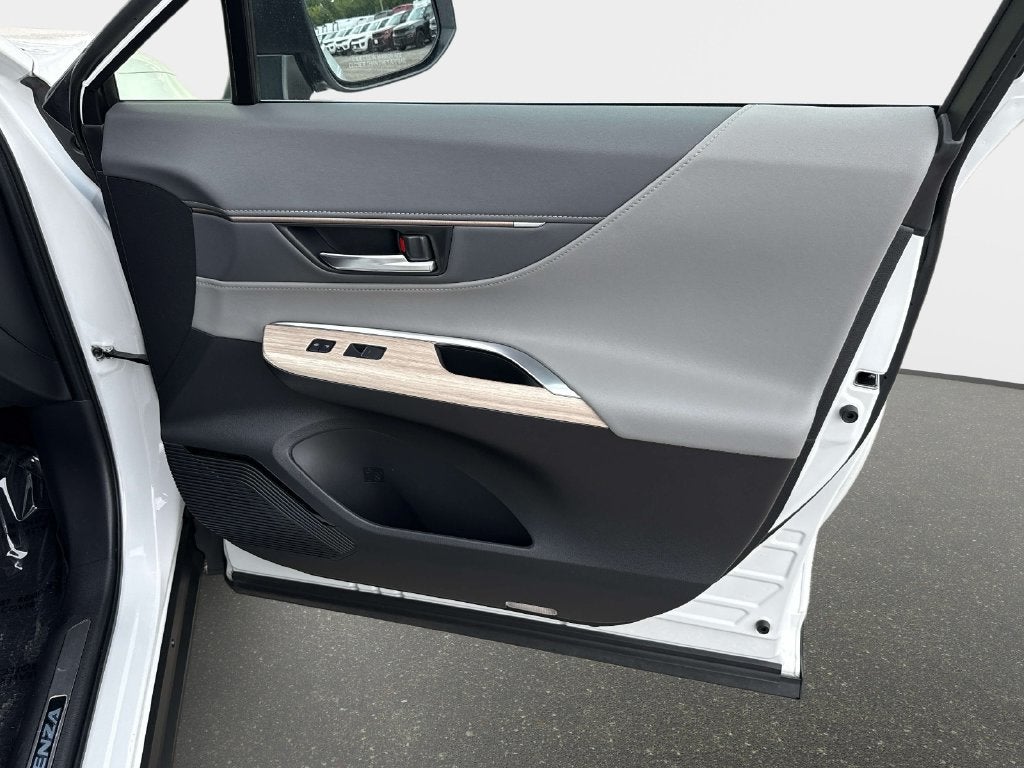 2023 Toyota Venza XLE
